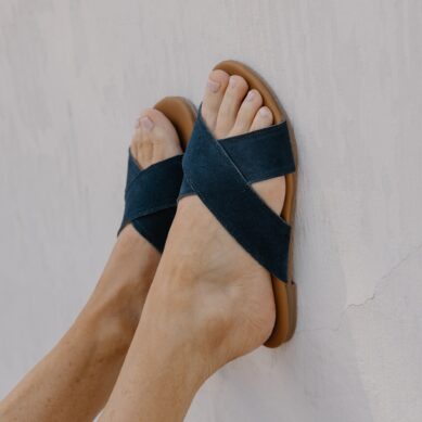 Sisi Navy Suede